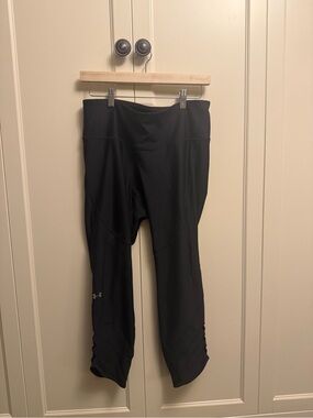 2/$10 Under Armour Black Athletic Leggings - Cropped